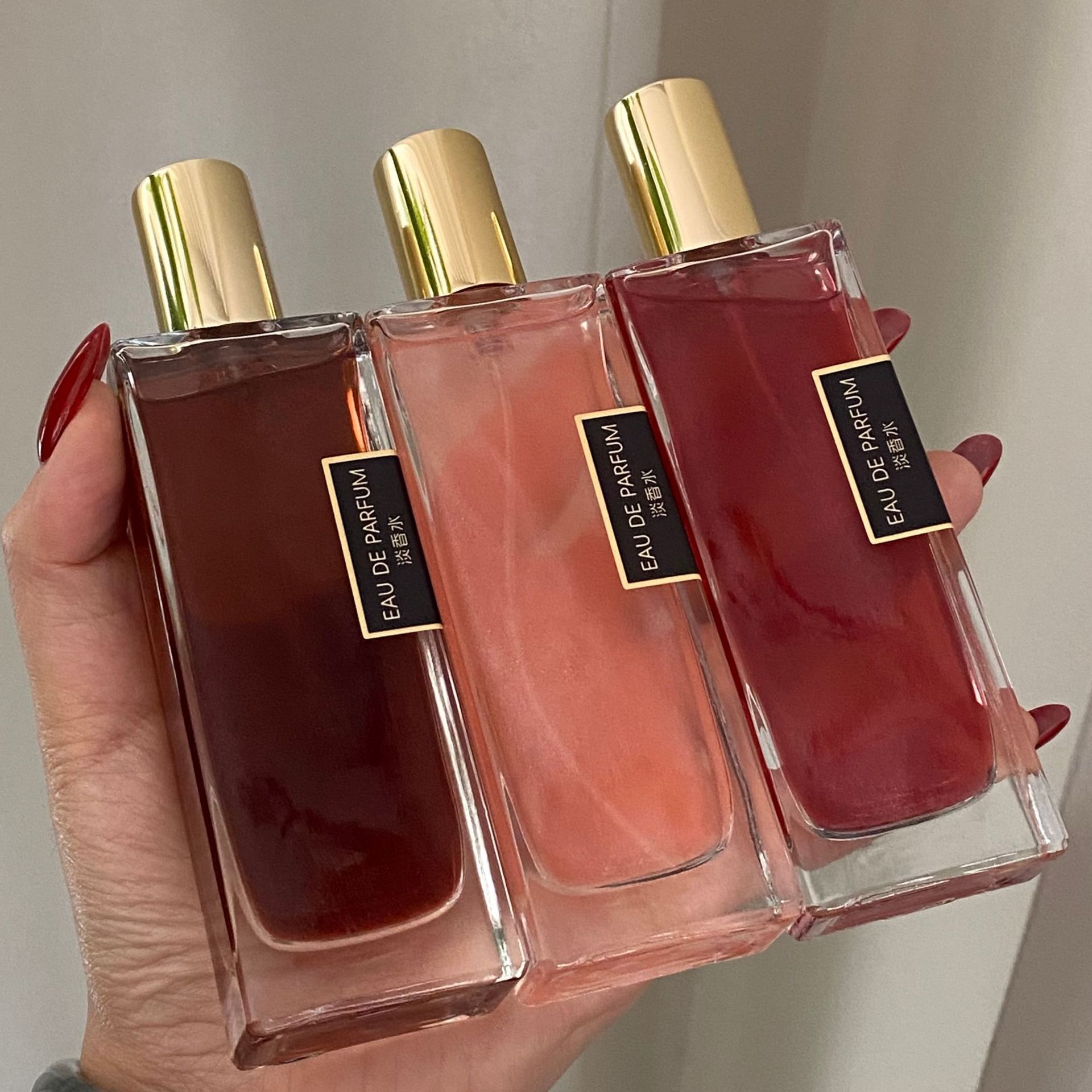 Perfume And Fragrance Are Same - Reversal Paris Eau de Toilette da