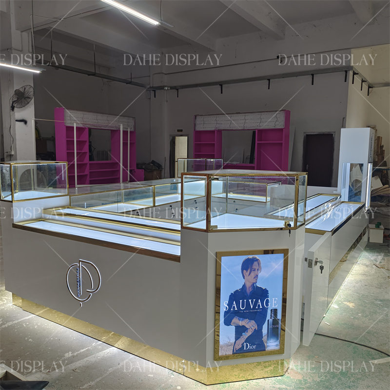 personalizzato. Vetrina per es - Perfume In Fragrance Shop recensione e prezzo