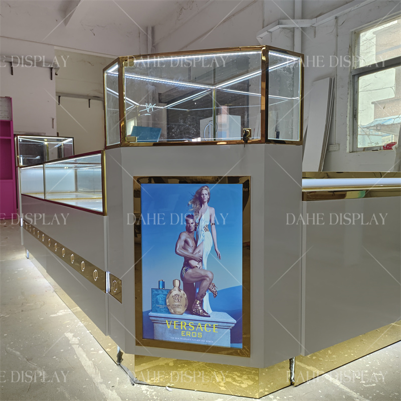 personalizzato. Vetrina per es - Perfume In Fragrance Shop recensione e prezzo