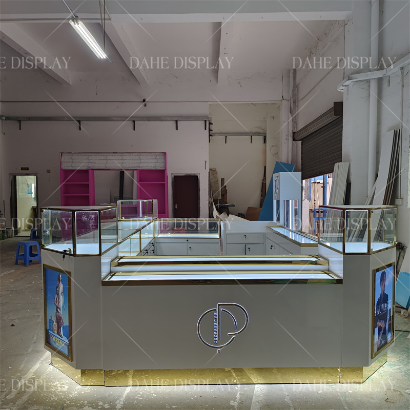 personalizzato. Vetrina per es - Perfume In Fragrance Shop recensione e prezzo